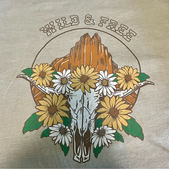 Violets Are Blue Wild & Free T Shirt Sz M Fringe Sleeves NWT Cow Head - Picture 5 of 6